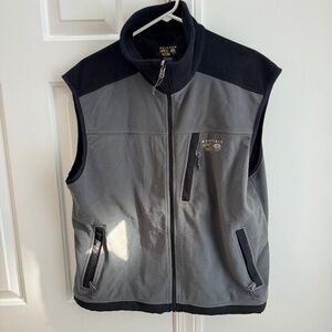 Mountain Hardwear Men’s Vest – Size XL – Gray & Black
